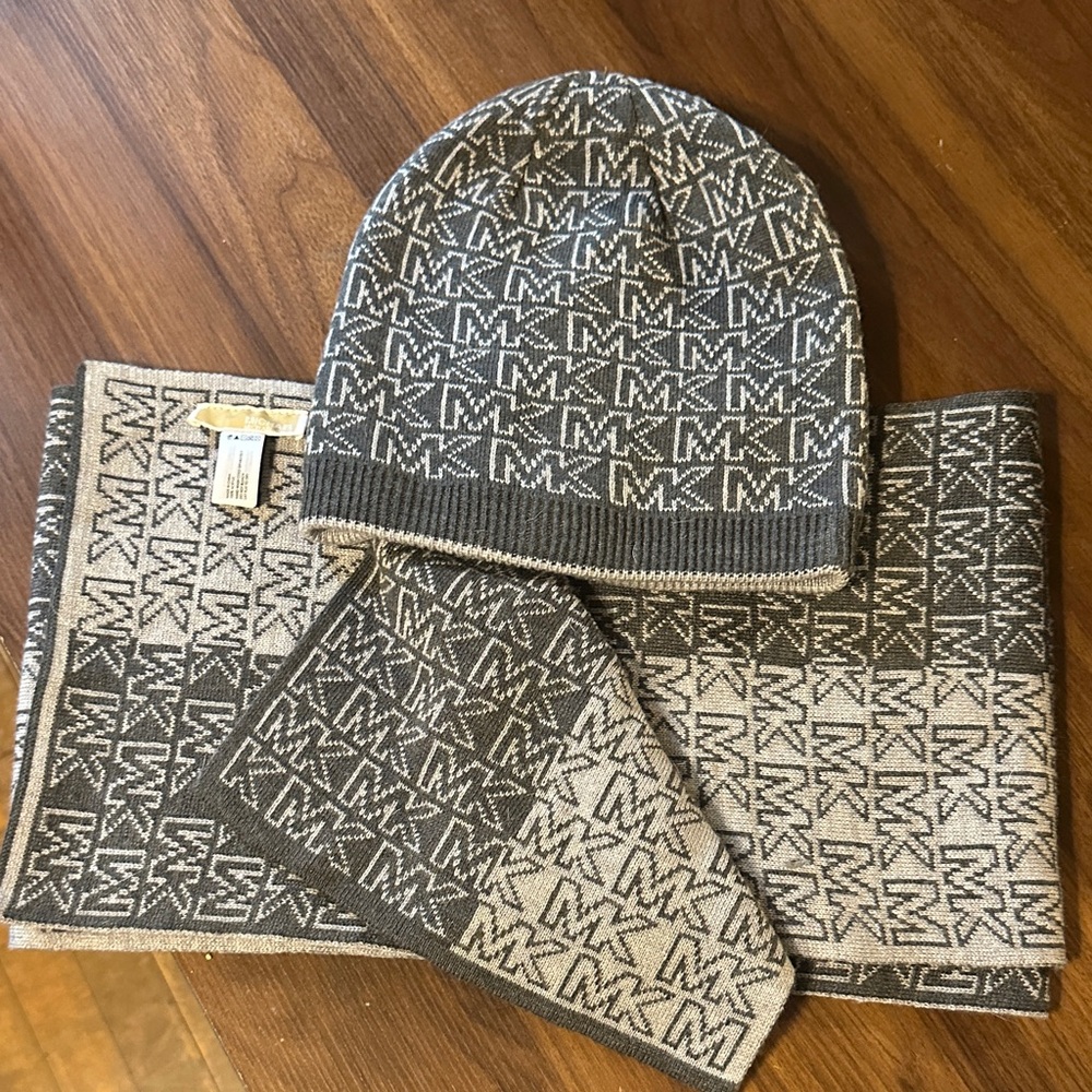 Michael Kors Gray and Cream MK Logo Knit Beanie & Scarf Set